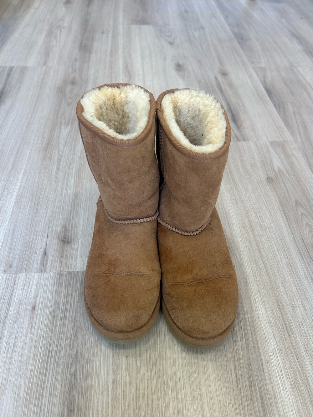 UGG Classic Short Chestnut Brown Suede Sheepskin Boots Size 5 5251